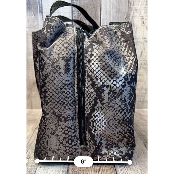 Nicole Miller Insulated Lunch Bag Cooler Tote Gray Silver Snakeskin 10" x 6" x 9 - Picture 9 of 12